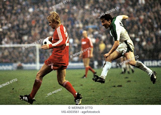 football, Bundesliga, 1982/1983, Stadium am Boekelberg, Borussia Moenchengladbach versus FC Bayern Munich 0:0, scene of the match