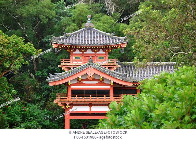 Byodo-in Budhist Temple, Valley of the Temples Memorial Park, Kahaluu, Oahu, Hawaii, USA
