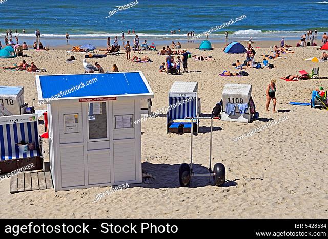 Tourists and beach chairs on the main beach of Westerland, Sylt, North Frisian Islands, North Frisia, Schleswig-Holstein, Germany, Europe