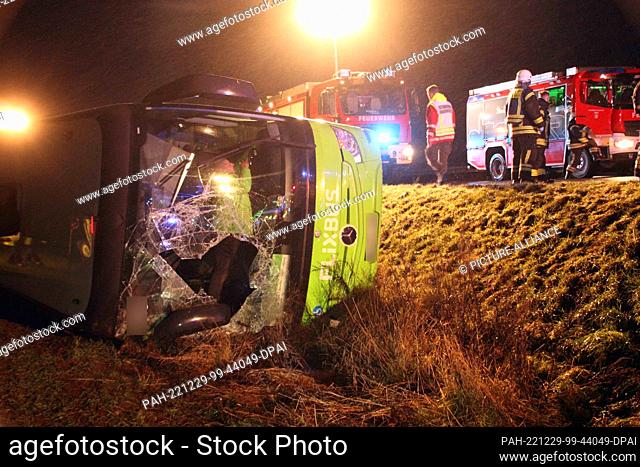 29 December 2022, Mecklenburg-Western Pomerania, Hagenow: A bus carrying more than 20 passengers left the highway 24 near Hagenow (Ludwigslust-Parchim district)...