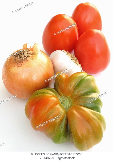 Tomatoe, onion and garlic