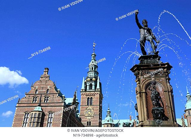 Neptune's fountain (1622, 1888) and Frederiksborg palace (1602-1620 by architects Hans and Lorents van Steenwinckel), Hillerod near Copenhagen, Denmark