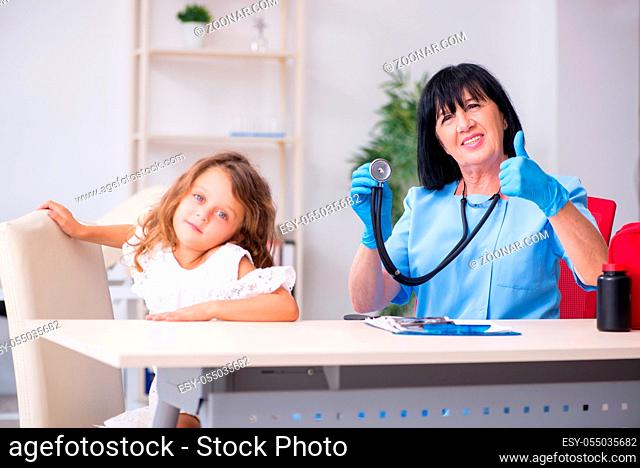 The little girl visiting old female doctor