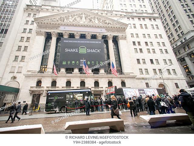 Crowds of burger lovers line up for free burgers outside the New York Stock Exchange decorated for the Shake Shack's first day of trading on their Initial...