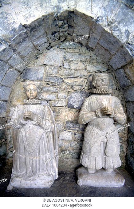 Statue of King Sancho II of Navarre (1154-1234) and his wife Clemence, Royal Collegiate Church of the Great St Mary, Roncesvalles