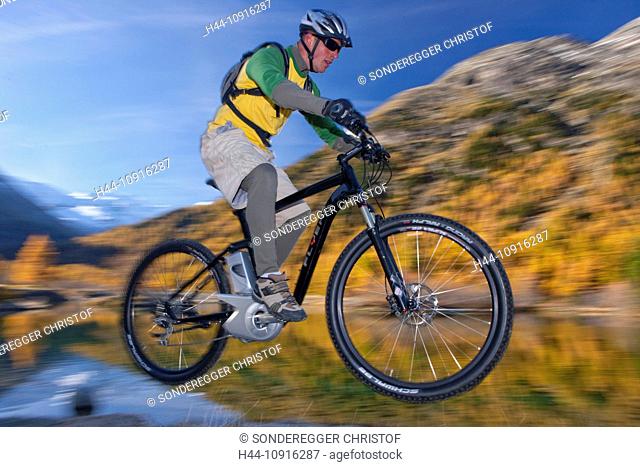 Mountain, mountains, mountain lake, autumn, Bicycle, bicycles, bike, riding a bicycle, riding a bike, bicycle, bike, wood, forest, canton, Graubünden, Grisons