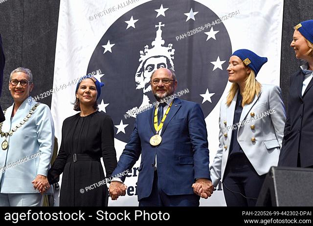 26 May 2022, North Rhine-Westphalia, Aachen: Sibylle Keupen (no party, l-r), mayor of Aachen, Annalena Baerbock (Greens), German foreign minister