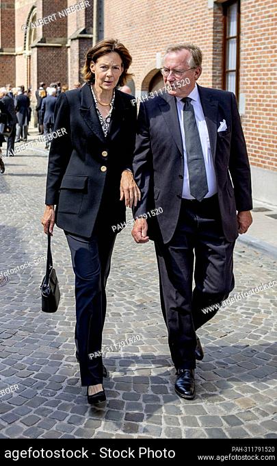 Prince Jean of Luxemburg and Diane de Guerre leave at the l eglise Saint-Pierre in Belœil, on August 22, 2022, after attended the funeral of Prince Wauthier de...