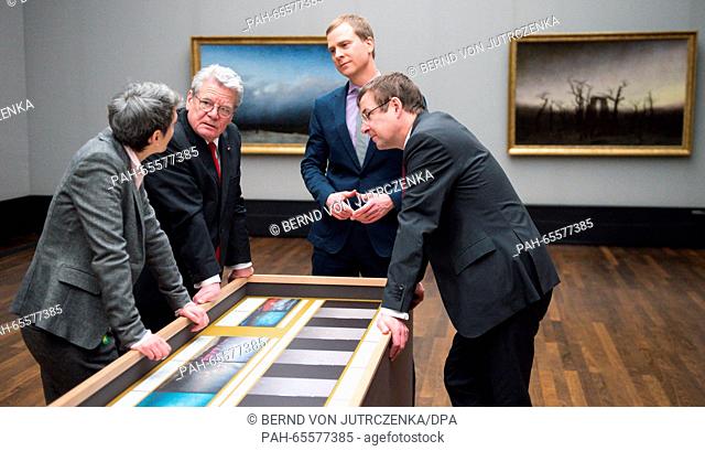 German President Joachim Gauck, and head of the Federal President's Office, David Gill (r), are guided by restorer Kristina Moesl (l) and head of tHe Alte...