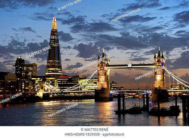 United Kingdom, London, Tower Bridge, lift bridge crossing the Thames, between the districts of Southwark and Tower Hamlets and the Shard London Bridge Tower by...