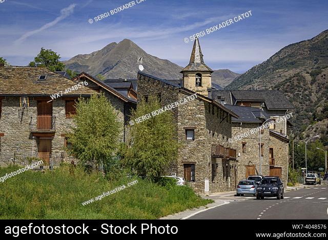 Village and bell tower of the church of Santa Eugènia in Ainet de Cardós, in the Cardós valley. In the background, the Tuc del Caubo mountain (Pallars SobirÃ