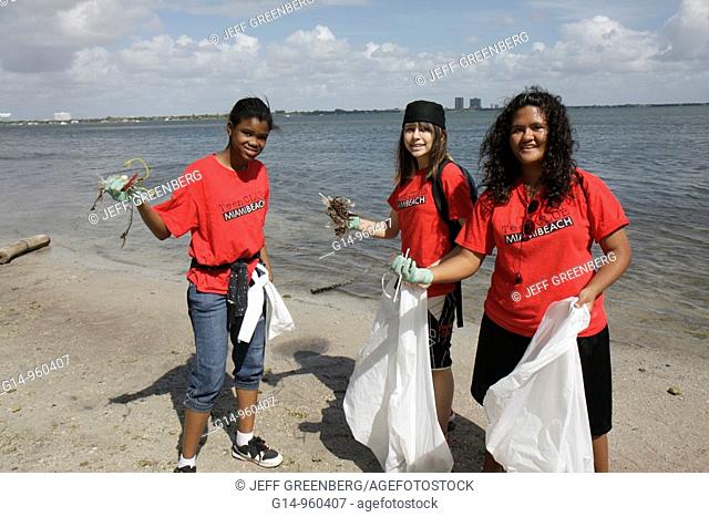 Florida, Miami, Julia Tuttle Causeway, I-195, Interstate 195, Baynanza, Biscayne Bay Cleanup Day, clean up, community, volunteer, student, Hispanic, Black, girl