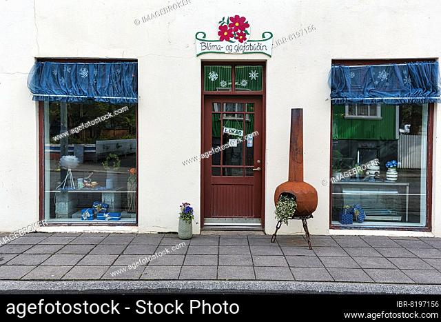 Small shop, flowers and gifts, exterior with sign closed, lokað, decoration, Sauðárkrókur, Saudarkrokur, Skagafjörður, Northwest Iceland, Iceland, Europe