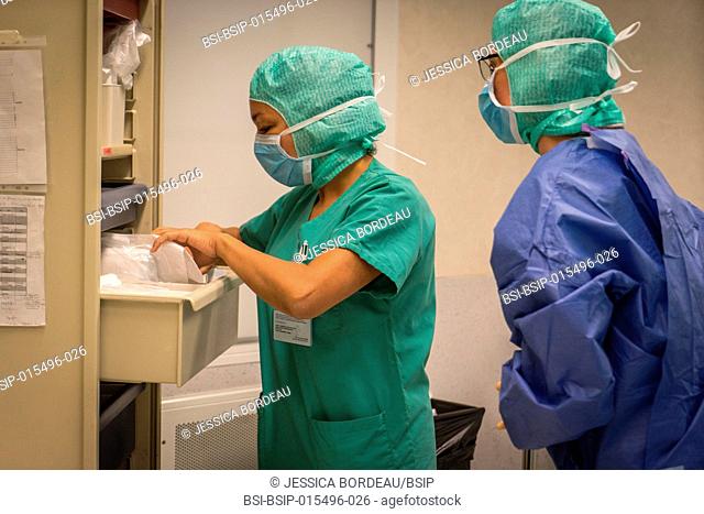 Reportage in the gynecology surgery service of the Chambéry Métropole Savoie Hospital, France. Conservative hysterectomy by vaginal laparoscopy in a 44-year old...