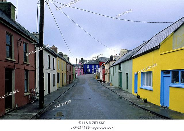 Europe, Great Britain, Ireland, Co. Cork, Beara peninsula, painted houses in Eyeries