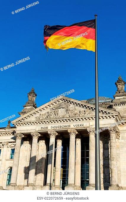 Reichstag an einem sonnigen Tag