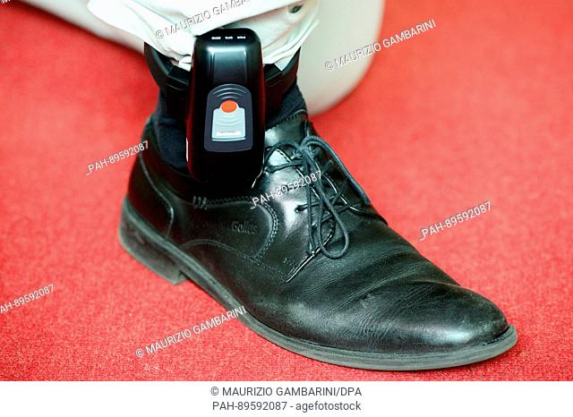 Electronic shackles can be seen at the parliament in Berlin, Germany, 4 April 2017. Photo: Maurizio Gambarini/dpa | usage worldwide