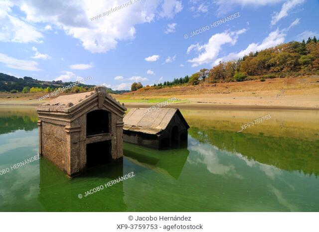 Old cemetery of Portomarín flooded by the Belesar reservoir on the Miño river. Lugo province. Galicia. Spain
