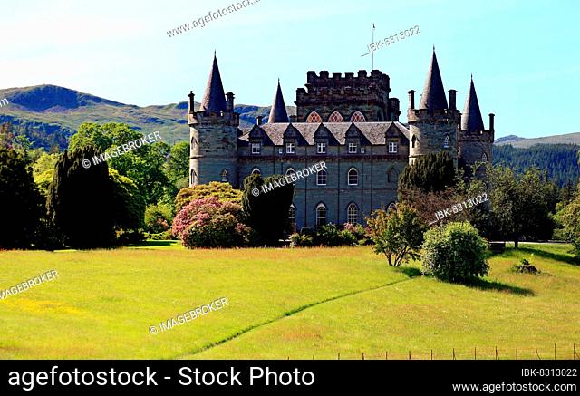 Castle of Inveraray, locality in the Scottish Unitary Authority of Argyll and Bute, situated on the shore of the sea loch Loch Fyne at the entrance to the bay...