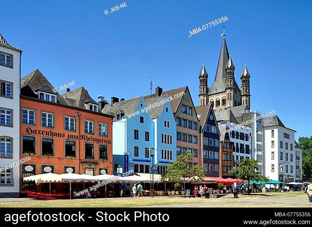 Germany, North Rhine-Westphalia, Cologne, Rhine shore promenade, Old Town houses, restaurants, in the background church Groß Sankt Martin