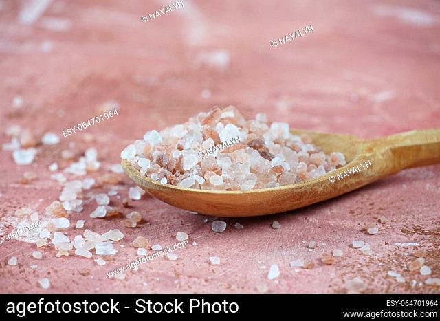 Himalayan pink salt crystals on spoon