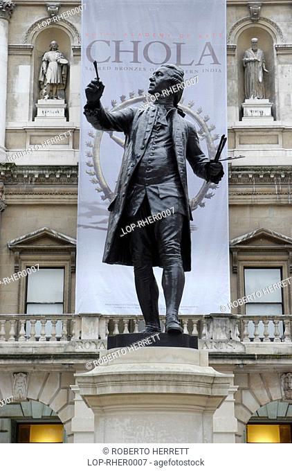 England, London, Westminster, Statue of a painter outside the Royal Academy of Arts in Piccadilly
