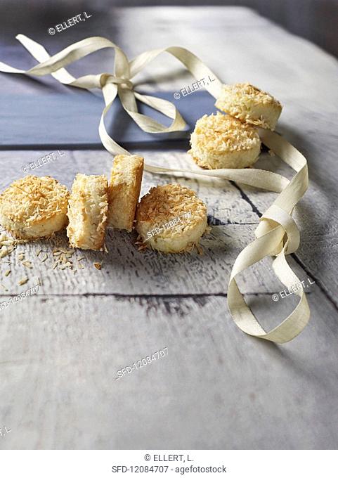 Pineapple & coconut macaroons for Christmas