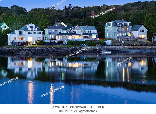 USA, Maine, Boothbay Harbor, town buildings, dusk