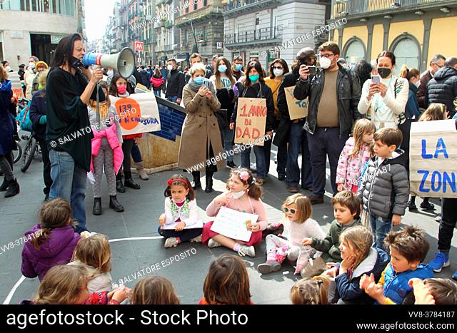 GV protest NO DAD ( NO DIDATTICA A DISTANZA), in Naples, committees following the closure of schools in Campania decided by the Region until 14 March
