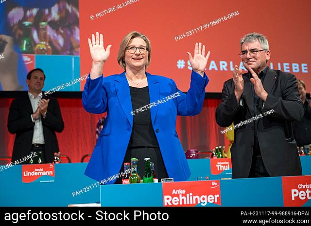 17 November 2023, Saarland, Völklingen: Minister President Anke Rehlinger (SPD) thanks the applause after her speech at the Saarland SPD party conference