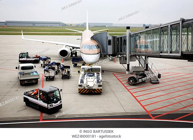 Germany, Lower Saxony, Hanover Airport, Plane is being loaded
