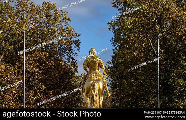 07 November 2023, Saxony, Dresden: In the morning, the sun shines on the ""Golden Horseman"", the larger-than-life equestrian statue of the 18th century Saxon...