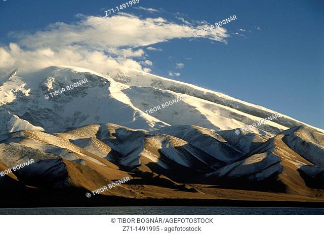 China, Xinjiang, Pamir Mountains, Mount Muztagh Ata, Lake Karakul