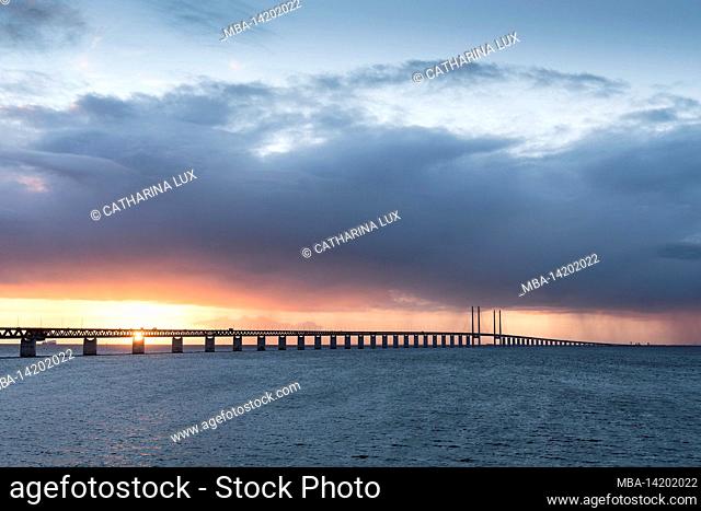Sweden, Malmö, Oresund Bridge, E20, connection Malmö - Copenhagen, sunset