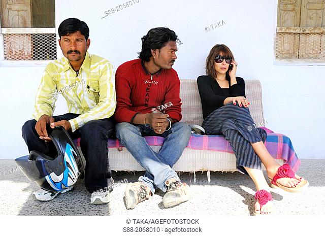 International communication: two Indian men with Italian woman. Pushkar, Rajasthan, India