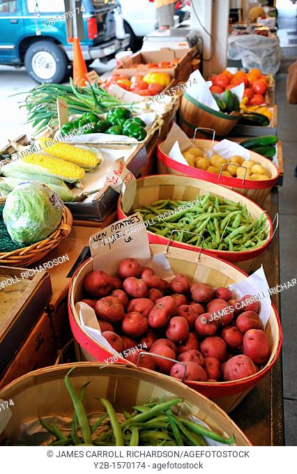 Roanoke Virginia City Market vegetable stand