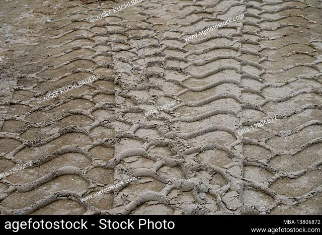 Germany, Bavaria, Upper Bavaria, Altötting district, gravel pit, gravel mining, tire tracks of a loader, detail