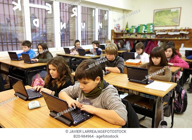 11 year old pupils using laptop computers, 5º de ESO, Ikastola Zurriola, San Sebastian, Guipuzcoa, Basque Country, Spain