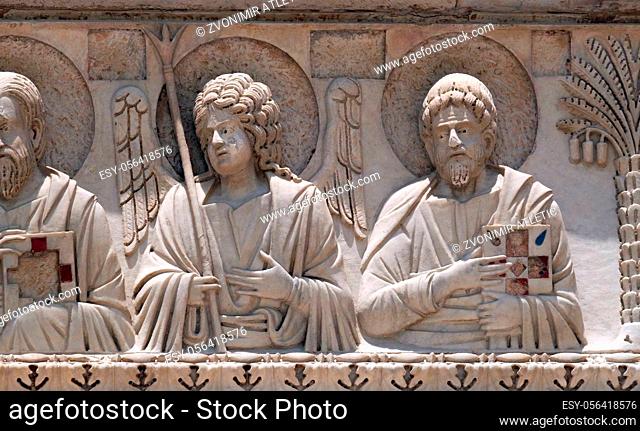 Saints and angels, Baptistery decoration architrave arches, Cathedral in Pisa, Italy