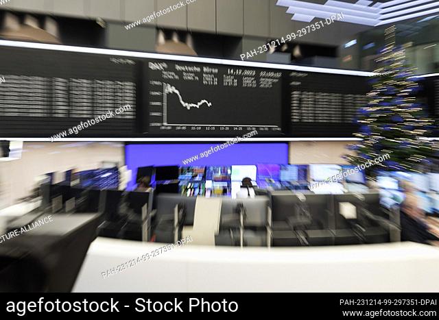 14 December 2023, Hesse, Frankfurt/Main: View into the trading hall of Deutsche Börse in Frankfurt. (to ""Dax surpasses 17