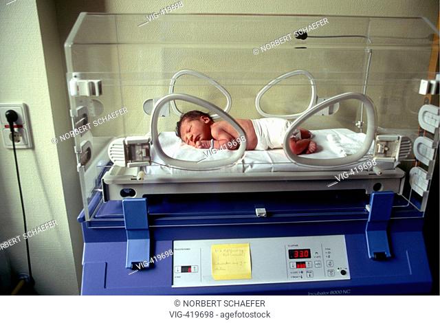 Nurseling in the incubator. - 01/02/2007