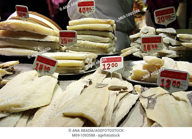 Venta de bacalao salado en el Mercado de Sant Josep, La Boqueria, Barcelona