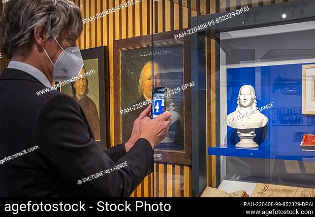 08 April 2022, Saxony, Herrnhut: The plaster bust of Nikolaus Ludwig Graf von Zinzendorf, 1882, is an exhibit of the special exhibition ""Aufbruch