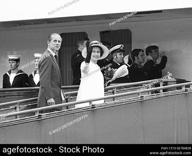 Queen Elizabeth II and Prince Philip enter their yacht Britannia at the harbor of Kiel for a short break on 24th May 1978. | usage worldwide
