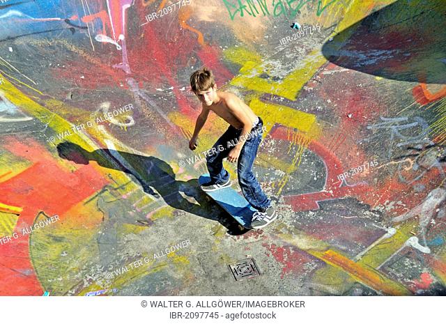 Skateboarder, 10 years, bowl of a skateboarding ramp, Brussels, Belgium, Europe, PublicGround