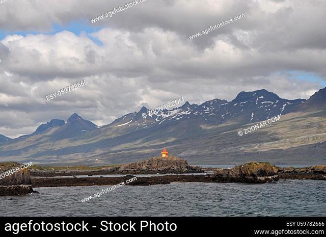 Leuchtturm, Djupivogur, Island, ostisland, ostfjorde, landschaft, meer, fjord, turm, landschaft, berge, gebirge, wetter, wolke, wolken, wolkenhimmel