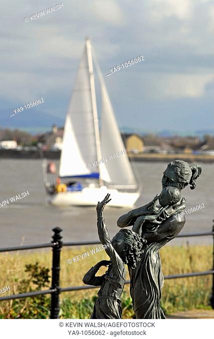 The sculpture Welcome Home by Anita Lafford on Fleetwood Promenade