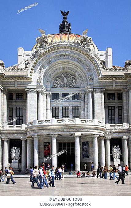 Palacio de las Bellas Artes, and Museo Nacional de Arquitectura, Alameda Central