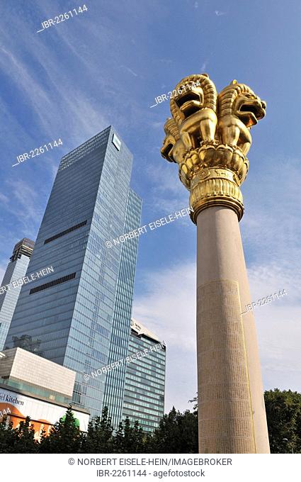 Column with golden lion sculptures, Jing'an Temple, Shanghai, China, Asia