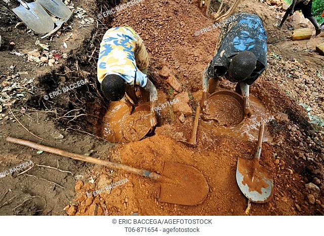 Miners working in anartisanal coltan open-pit mine, Muhanga coltan mines, Rwanda, Africa